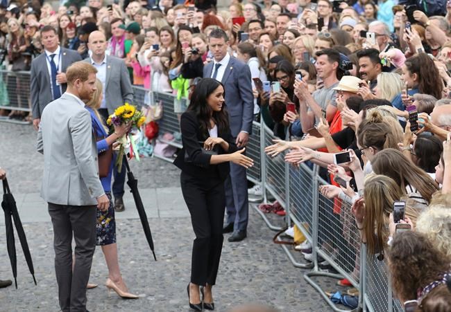 Prince Harry, Meghan mobbed by royal fans on Dublin tour | iNFOnews.ca CP182557541