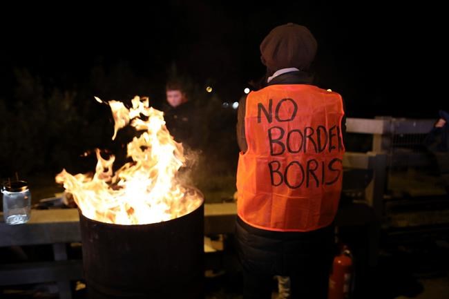 Brexit talks inch closer to a deal ahead of summit | iNFOnews.ca CP933790978