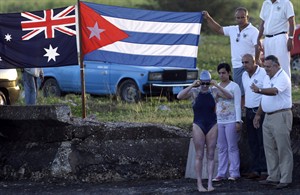 Marathon swimmer Penny Palfrey halts her bid to complete unassisted swim from Cuba to Florida | iNFOnews.ca CP19259868