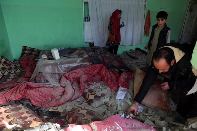 Islamic State group hits Afghan capital, airport; 1 dead | iNFOnews.ca