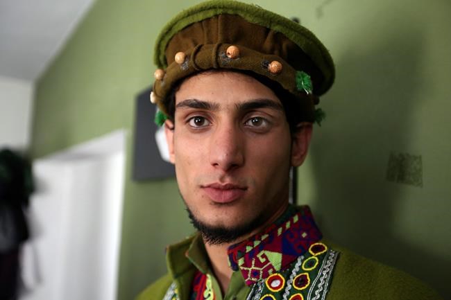 Kabul catwalk: Afghan models show off traditional clothing | iNFOnews.ca