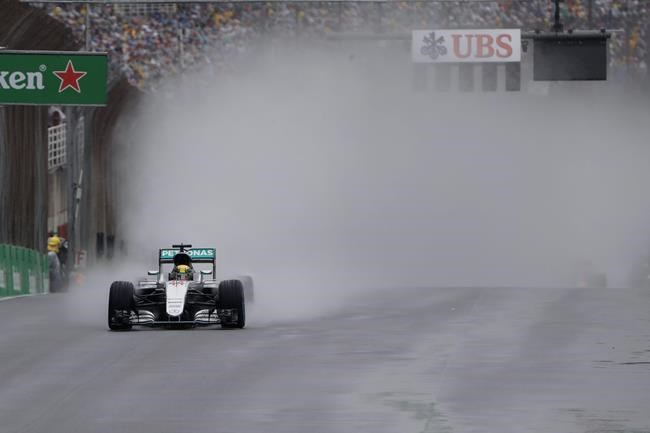 Rosberg content with 2nd as Hamilton forces title showdown | iNFOnews.ca