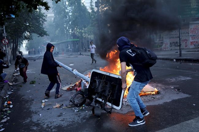 Chileans reject president's concessions, plan new protests | iNFOnews.ca Chileans reject president's concessions, plan new protests | iNFOnews.ca