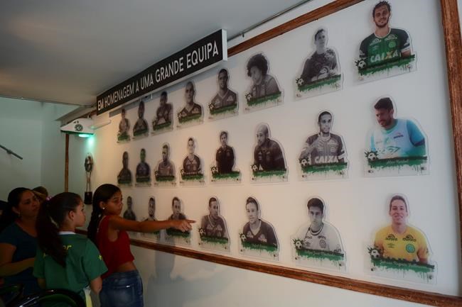Colombian bar pays homage to soccer players killed in crash | iNFOnews.ca