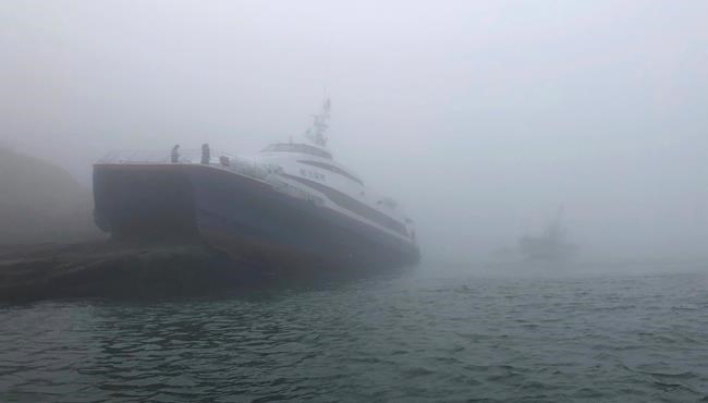 S. Korea's coast guard rescues all 163 after ferry hits rock | iNFOnews.ca CP514705811