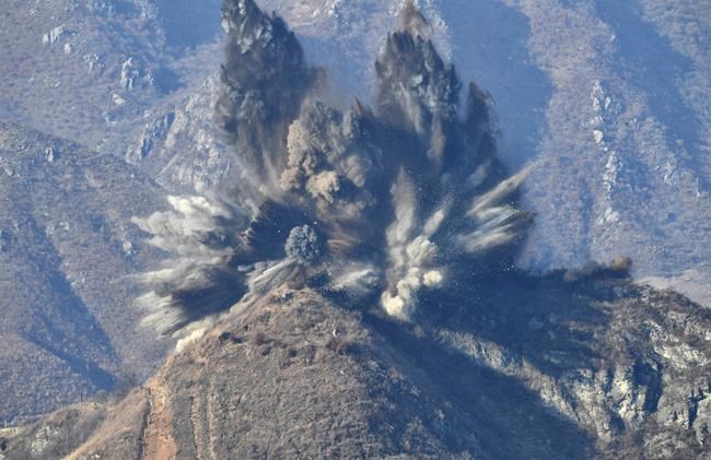 Seoul: North Korea destroys 10 guard posts to lower tensions | iNFOnews.ca CP296549415