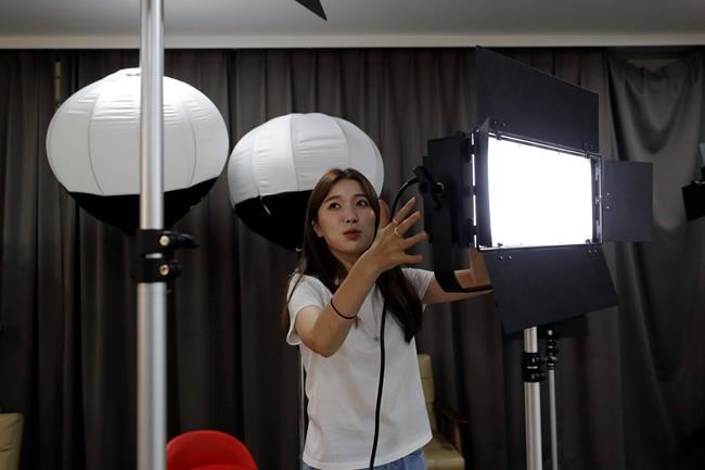 North Korea-born YouTubers offer peek into lives in homeland | iNFOnews.ca