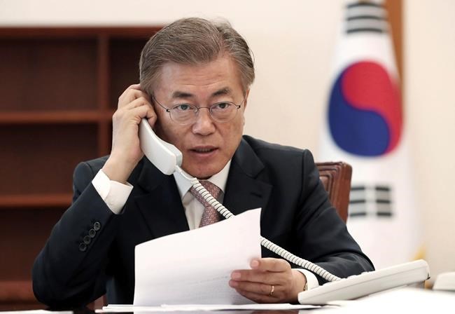 Moon's down-to-earth manner generates buzz among Koreans | iNFOnews.ca Moon's down-to-earth manner generates buzz among Koreans | iNFOnews.ca