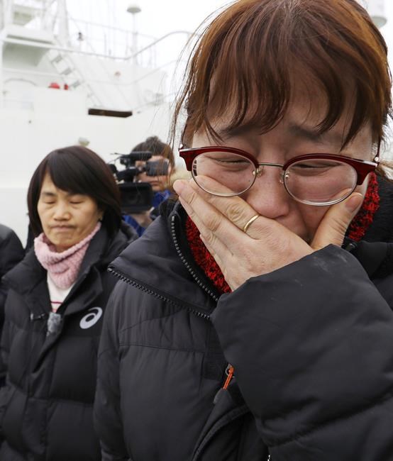 Sunken S.Korean ferry set to be loaded on transport vessel | iNFOnews.ca