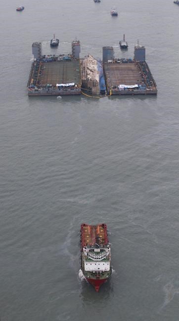 Corroded South Korean ferry loaded onto transport vessel | iNFOnews.ca Corroded South Korean ferry loaded onto transport vessel | iNFOnews.ca