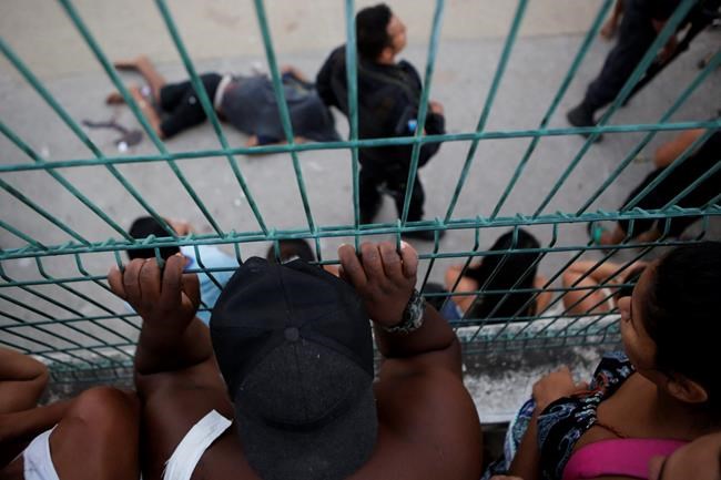 Video appears to show Rio police shooting subjects on ground | iNFOnews.ca CP27907939
