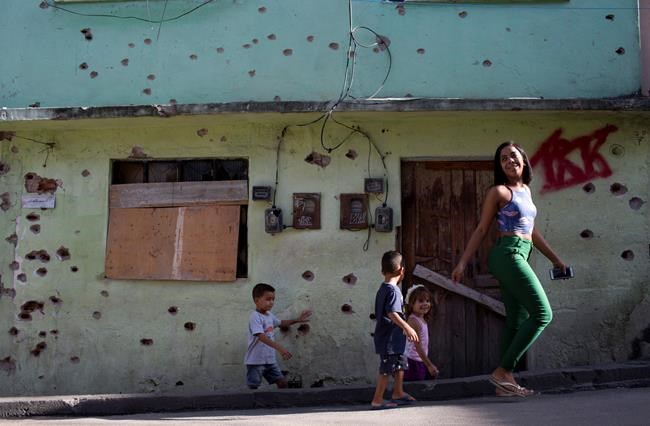 Rio slum dwellers protest deadly gang, police gunbattles | iNFOnews.ca Rio slum dwellers protest deadly gang, police gunbattles | iNFOnews.ca