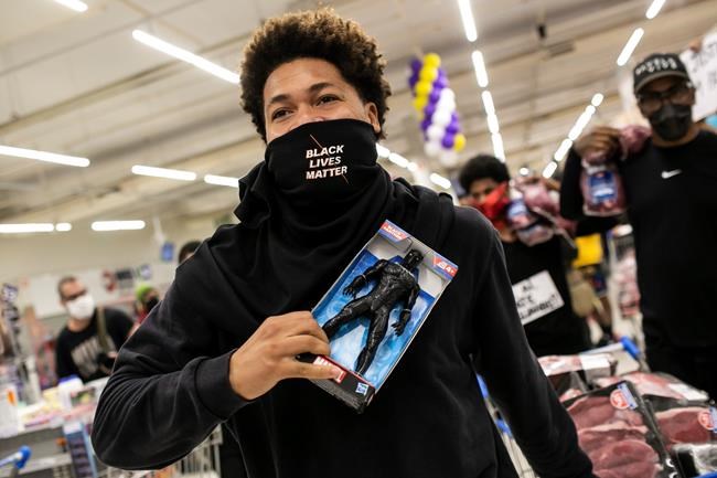 Black man killed by security guards is buried in Brazil | iNFOnews.ca CP195324110