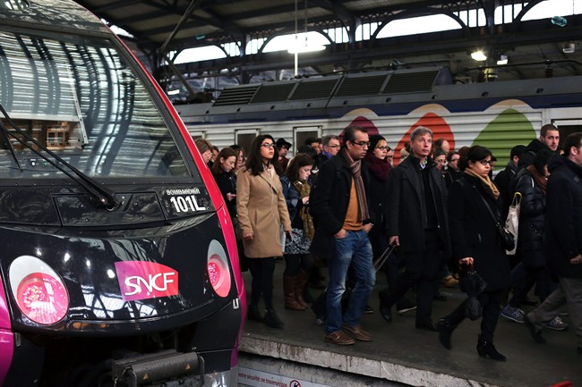 French rail strike disrupts commuters across the country | iNFOnews.ca CP37213992