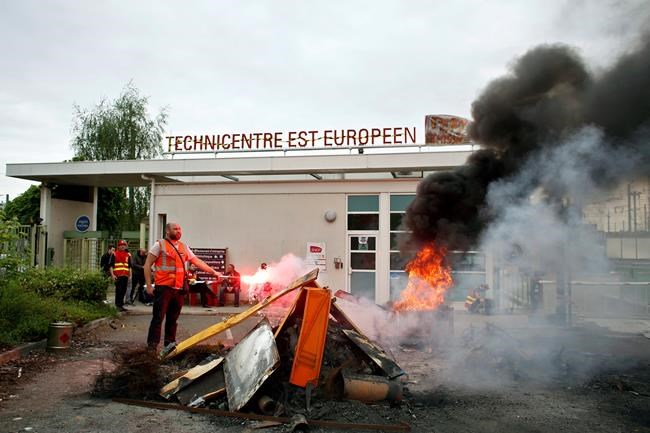 France's train standoff, through the eyes of striking worker | iNFOnews.ca