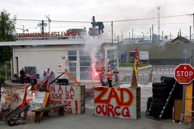 French train workers occupy building, protesting reforms | iNFOnews.ca