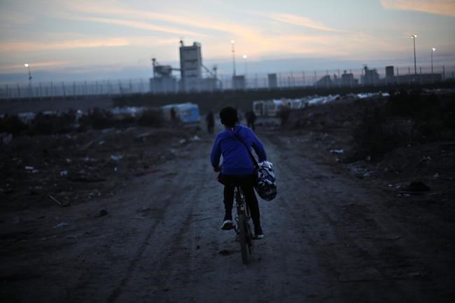 Makeshift migrant church in Calais holds final service | iNFOnews.ca