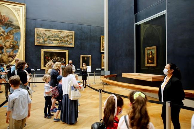 "Mona Lisa" back at work, visitors limited as Louvre reopens | iNFOnews.ca "Mona Lisa" back at work, visitors limited as Louvre reopens | iNFOnews.ca