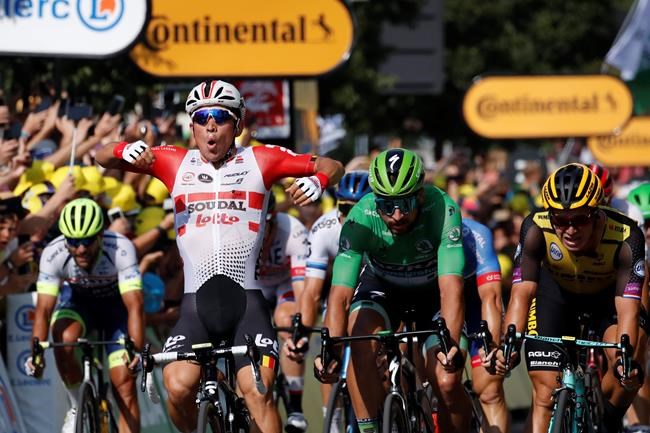 Thomas crashes again as heat wave engulfs Tour de France | iNFOnews.ca