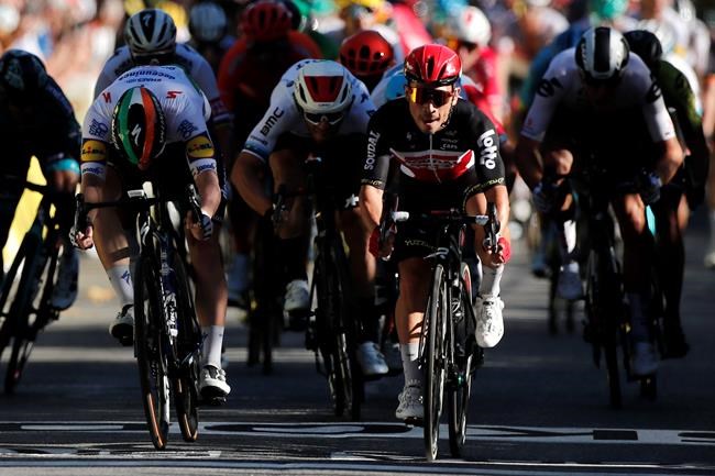 Ewan slaloms to sprint win; Alaphilippe leads Tour de France | iNFOnews.ca Ewan slaloms to sprint win; Alaphilippe leads Tour de France | iNFOnews.ca