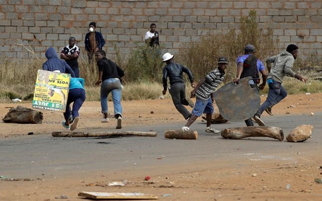 Police fire rubber bullets at Johannesburg protesters | iNFOnews.ca
