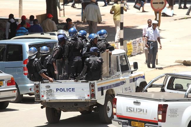 Zimbabwe police disperse protesters rejecting new currency | iNFOnews.ca