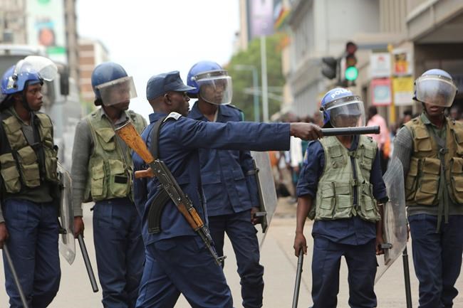 Zimbabwe police fire tear gas at opposition supporters | iNFOnews.ca Zimbabwe police fire tear gas at opposition supporters | iNFOnews.ca