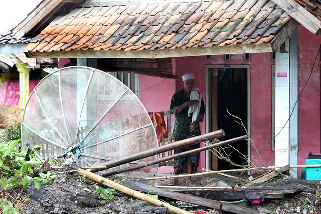 The Latest: Queen Elizabeth sends condolences to Indonesia | iNFOnews.ca