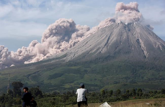 Indonesia’s Sinabung volcano unleashes new burst of hot ash | iNFOnews.ca Indonesia’s Sinabung volcano unleashes new burst of hot ash | iNFOnews.ca