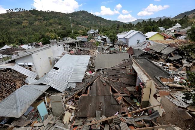 Man saved from quake-flattened mosque on Indonesia island | iNFOnews.ca
