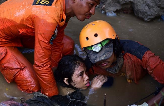 Over 800 dead in Indonesia quake and tsunami; toll may rise | iNFOnews.ca Over 800 dead in Indonesia quake and tsunami; toll may rise | iNFOnews.ca