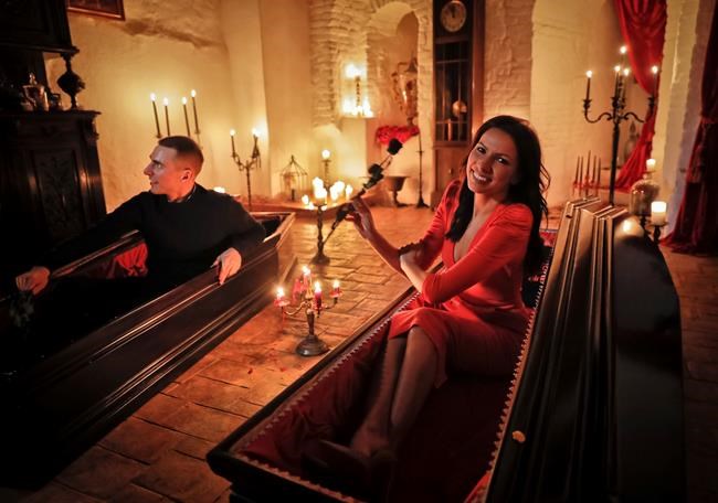 Romania: 2 Canadians to sleep in coffins at Dracula's Castle | iNFOnews.ca