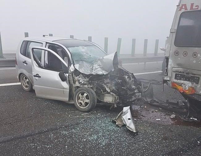 Romania: 3, dead, 57 injured in pileup on fog-bound highway | iNFOnews.ca Romania: 3, dead, 57 injured in pileup on fog-bound highway | iNFOnews.ca