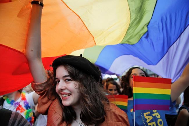 Gay pride parade turnout defies conservative times in Poland | iNFOnews.ca CP1834124238