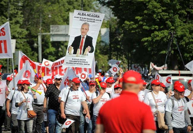 Romanian health workers stage 2-hour strike over wages | iNFOnews.ca CP760514018