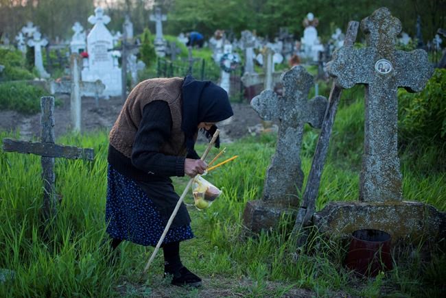 Romanian villagers light graveyard fires in Easter ritual | iNFOnews.ca