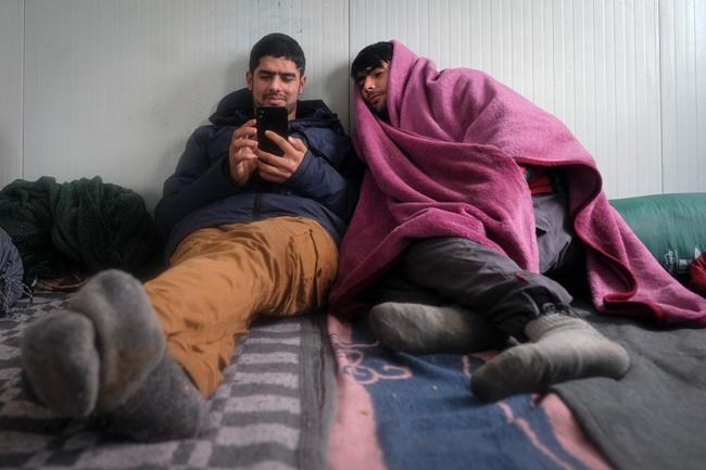 Migrants in Bosnia camp health checked after days in cold | iNFOnews.ca