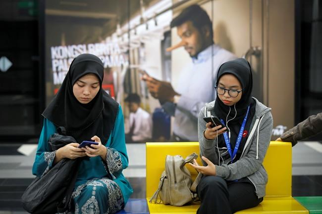 Malaysia approves law banning fake news ahead of elections | iNFOnews.ca Malaysia approves law banning fake news ahead of elections | iNFOnews.ca