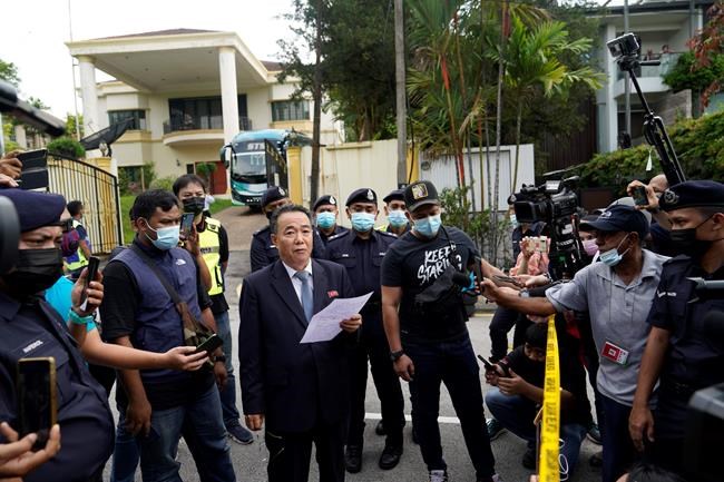 N. Korean diplomats leaving Malaysia after ties are severed | iNFOnews.ca N. Korean diplomats leaving Malaysia after ties are severed | iNFOnews.ca