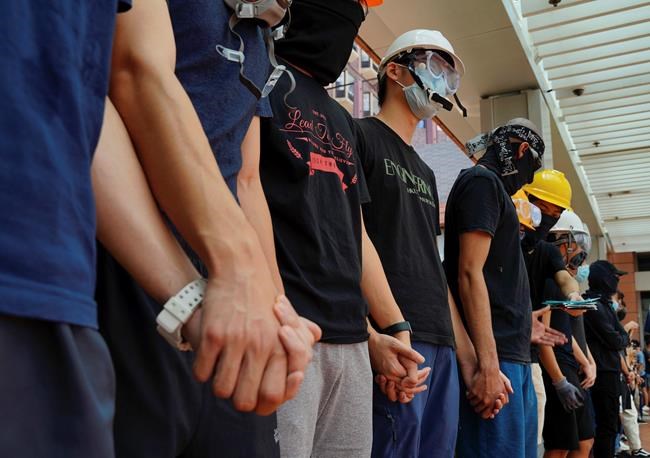 Hong Kong tells US to stay out; students form protest chains | iNFOnews.ca CP543185912