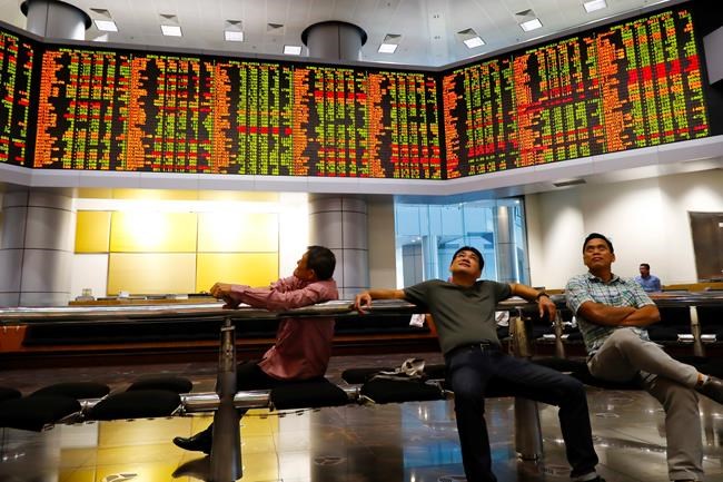 AirAsia shares drop after CEO says sorry for backing ex-PM | iNFOnews.ca AirAsia shares drop after CEO says sorry for backing ex-PM | iNFOnews.ca