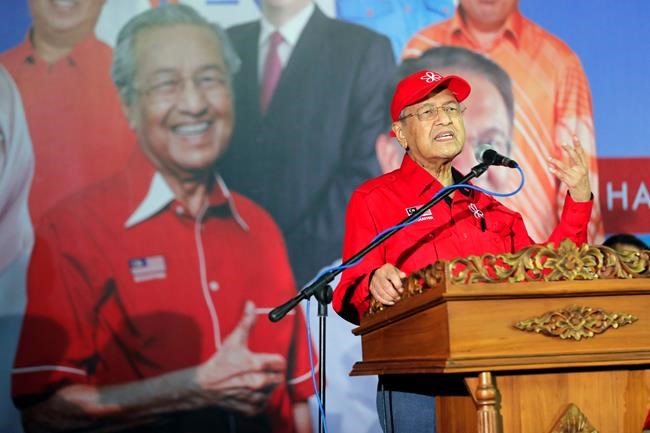Malaysian PM campaigns for successor and former foe Anwar | iNFOnews.ca Malaysian PM campaigns for successor and former foe Anwar | iNFOnews.ca
