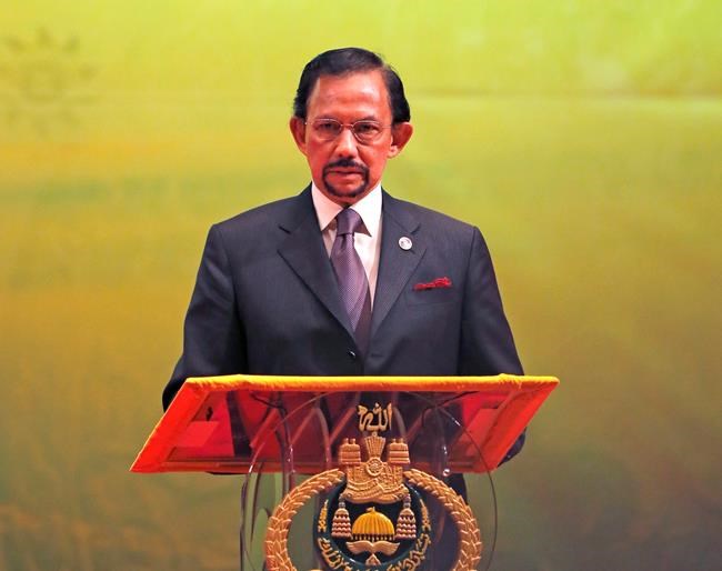 Oxford University to rethink degree given to Brunei sultan | iNFOnews.ca CP188513082