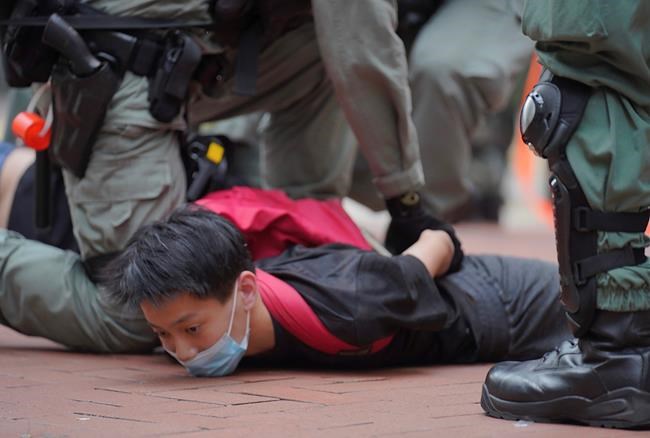 Hong Kong police fire tear gas, water cannon at protesters | iNFOnews.ca