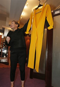 Bruce Lee's iconic yellow jumpsuit fetches $100,000 at Hong Kong auction | iNFOnews.ca Bruce Lee's iconic yellow jumpsuit fetches $100,000 at Hong Kong auction | iNFOnews.ca