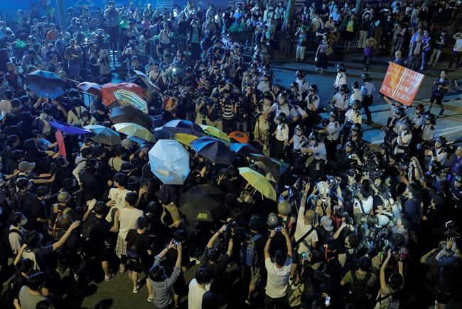 China effectively bars 2 Hong Kong lawmakers from office | iNFOnews.ca