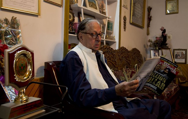 Dozens return India's highest literary award to protest growing climate of intolerance | iNFOnews.ca CP34937294