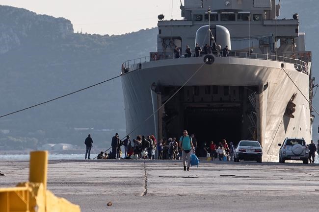 Greece shifts migrants from overcrowded islands to mainland | iNFOnews.ca