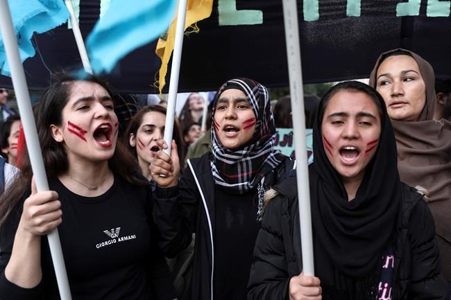 Aid groups slam EU-Turkey deal, as asylum applications drop | iNFOnews.ca Aid groups slam EU-Turkey deal, as asylum applications drop | iNFOnews.ca
