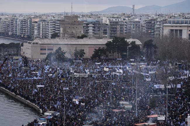 Greeks rally over name dispute with neighbour Macedonia | iNFOnews.ca